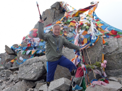 中国登山家、世界体育劳伦斯杯获得者夏伯渝登顶黑水三奥雪山
